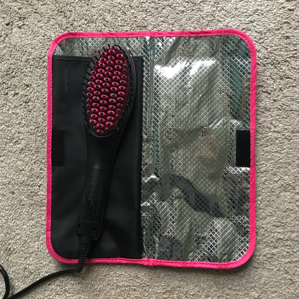 Simply Straight hairbrush straightener